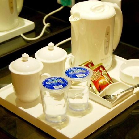 E-Red Hotel Bandar Perda Букит-Мертаджам Экстерьер фото