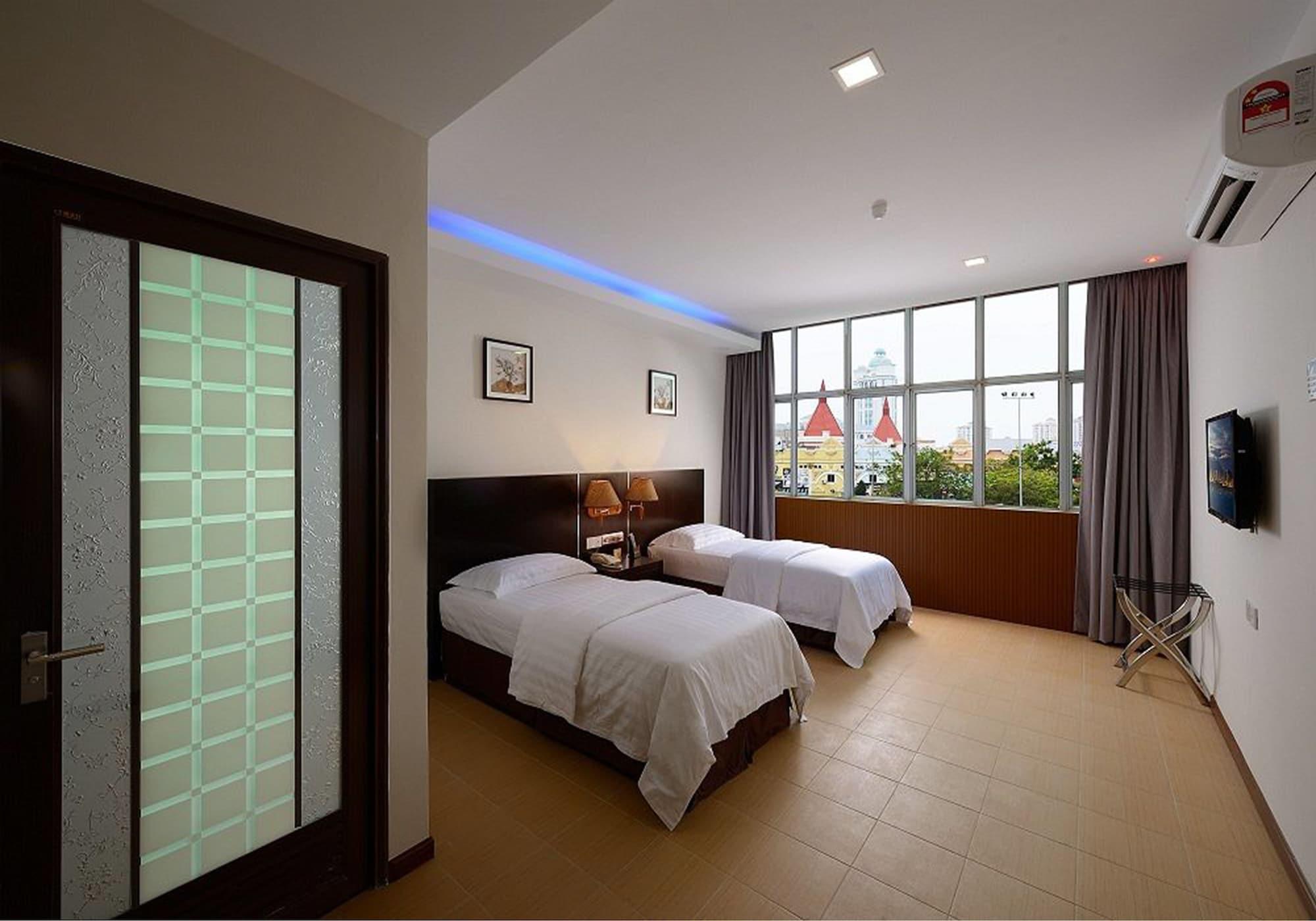 E-Red Hotel Bandar Perda Букит-Мертаджам Экстерьер фото
