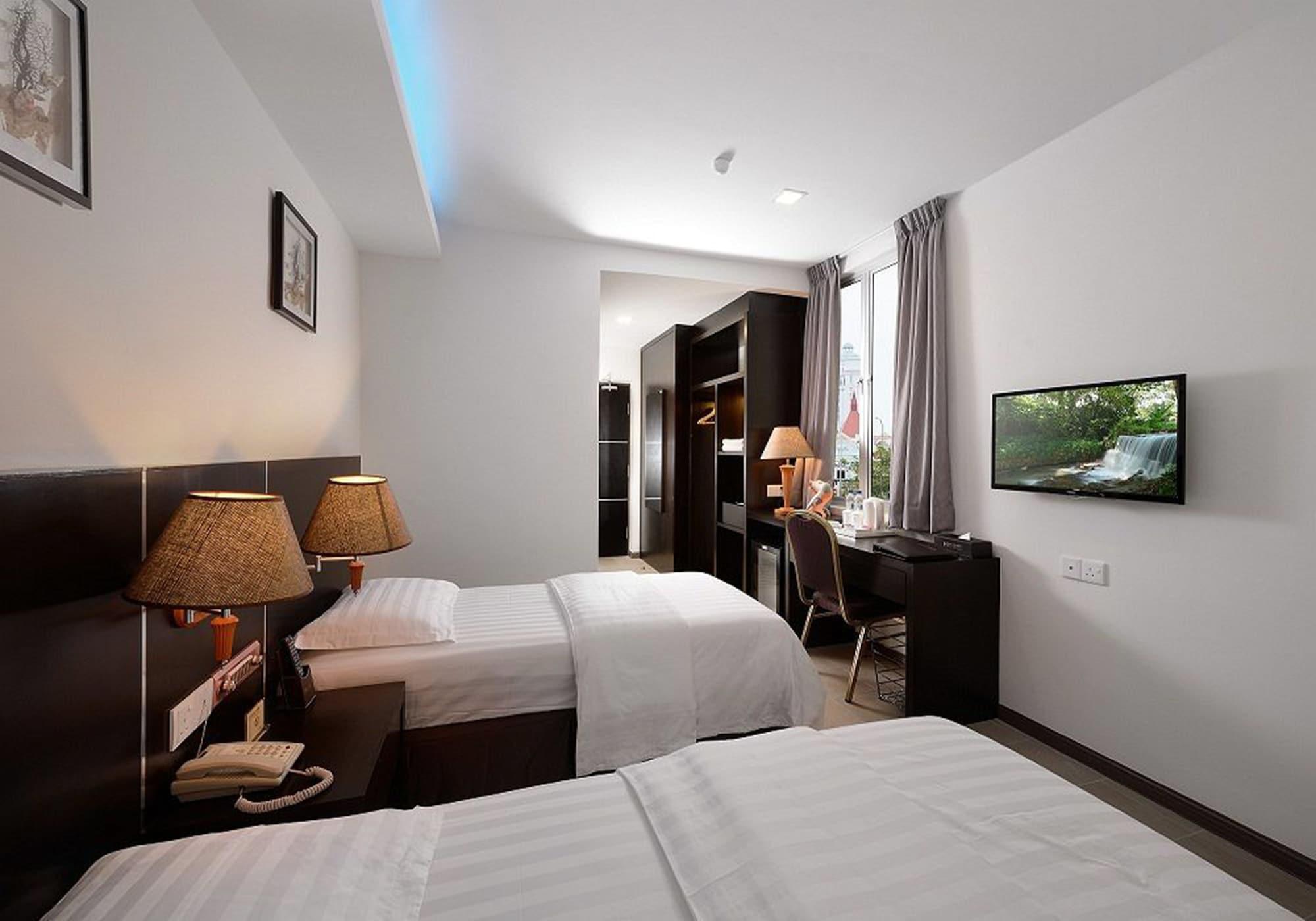 E-Red Hotel Bandar Perda Букит-Мертаджам Экстерьер фото